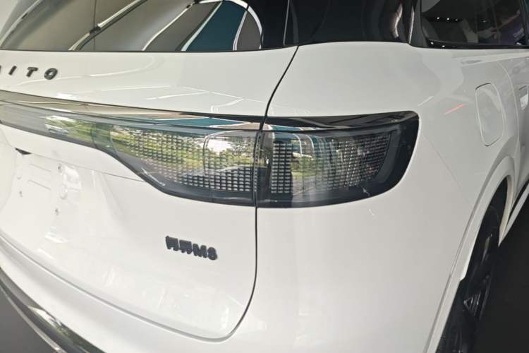 Used Hima AITO M8 2025 Extended-Range Max+ Version 53.4 kWh 6-Seater Edition Right Rear Taillight