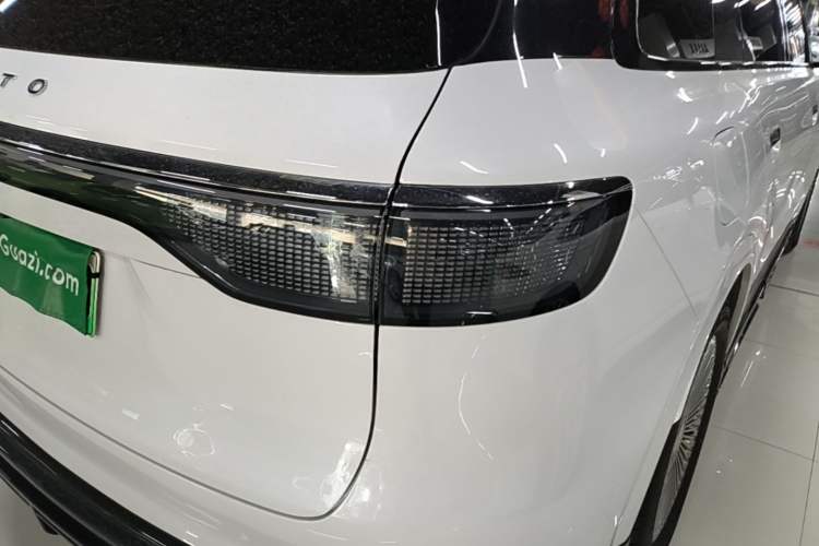 Used Hima AITO M8 2025 Extended-Range Max+ Version 53.4 kWh 6-Seater Edition Right Rear Taillight