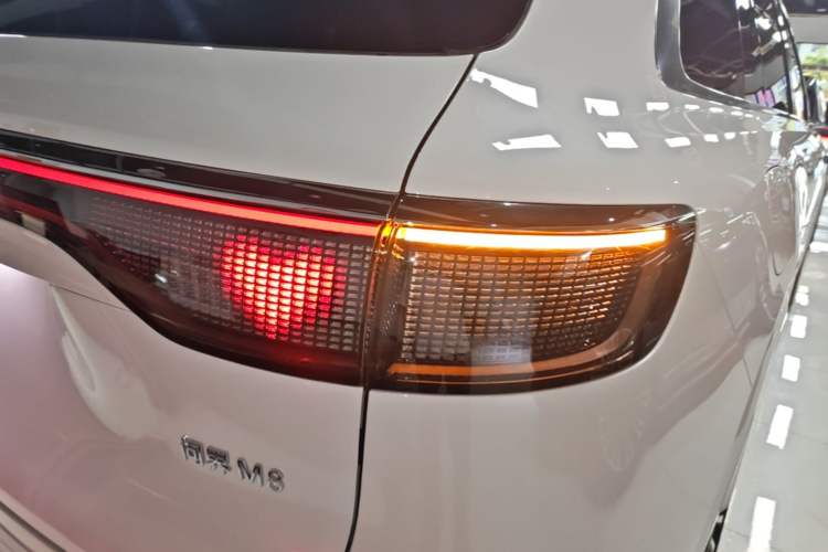Used Hima AITO M8 2025 Extended-Range Ultra Version 53.4 kWh 6-Seater Edition Right Rear Taillight
