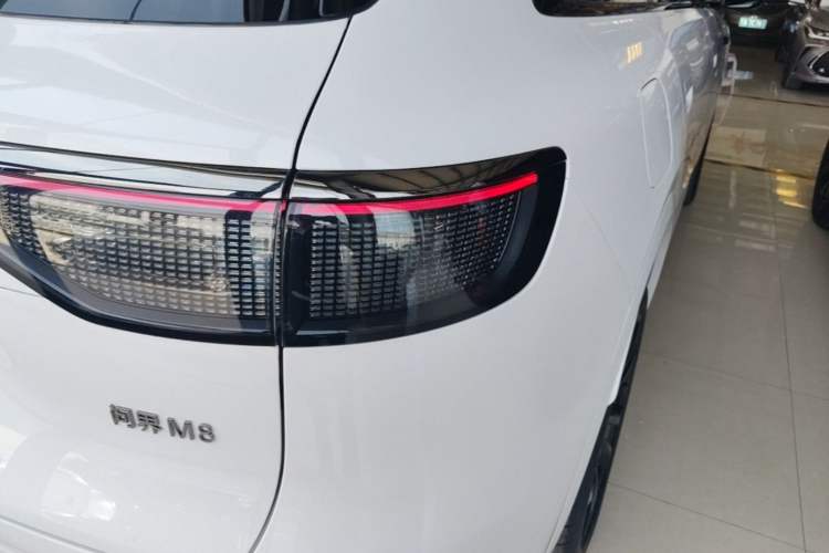 Used Hima AITO M8 2025 Extended-Range Ultra Version 53.4 kWh 6-Seater Edition Right Rear Taillight