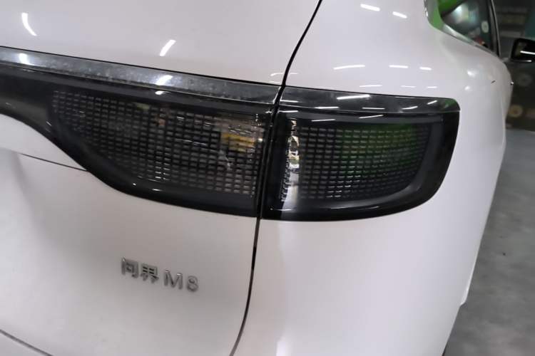 Used Hima AITO M8 2025 Extended-Range Max+ Version 53.4 kWh 5-Seater Edition Right Rear Taillight