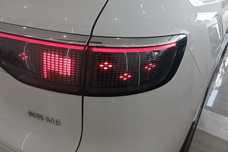 Used Hima AITO M8 2025 Extended-Range Ultra Version 53.4 kWh 6-Seater Edition Right Rear Taillight