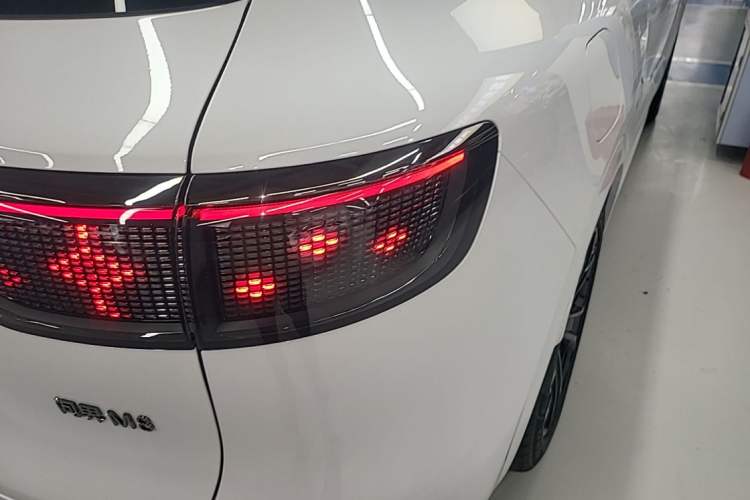Used Hima AITO M8 2025 Extended-Range Max+ Version 53.4 kWh 5-Seater Edition Right Rear Taillight
