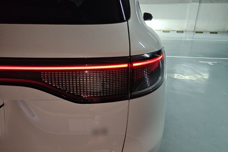 Used Hima AITO M8 2025 Extended-Range Max+ Version 53.4 kWh 5-Seater Edition Right Rear Taillight