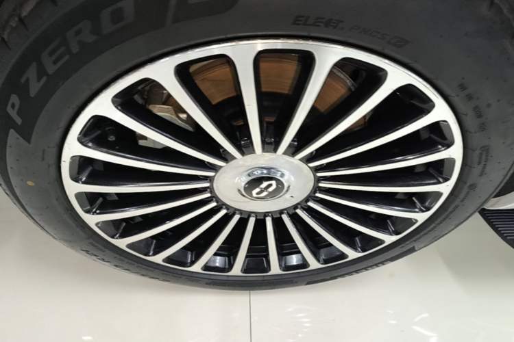 Used Hima AITO M8 2025 Extended-Range Max+ Version 53.4 kWh 6-Seater Edition Right Rear Wheel Hub