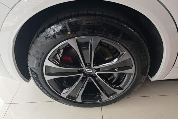 Used Hima AITO M8 2025 Extended-Range Max+ Version 53.4 kWh 6-Seater Edition Right Rear Wheel Hub