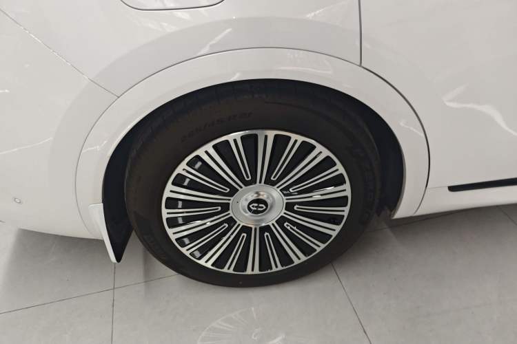 Used Hima AITO M8 2025 Extended-Range Ultra Version 53.4 kWh 6-Seater Edition Right Rear Wheel Hub
