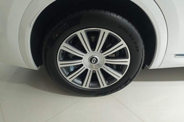 Used Hima AITO M8 2025 Model Pure Electric Max+ Five-Seat Long-Range Version Right Rear Wheel Hub