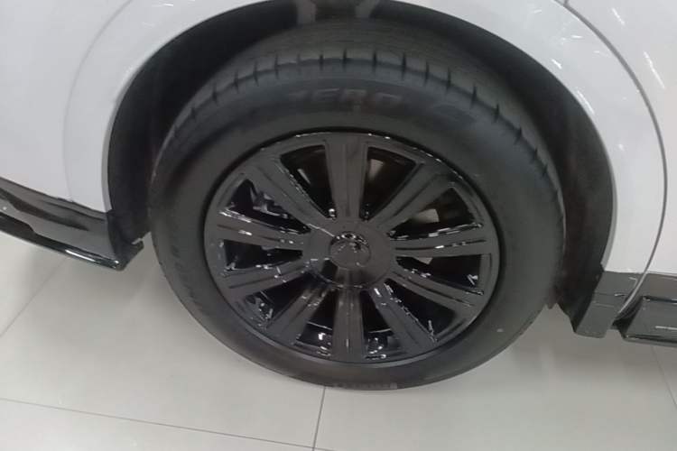 Used Hima AITO M8 2025 Extended-Range Max+ Version 53.4 kWh 6-Seater Edition Right Rear Wheel Hub