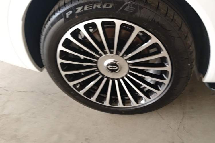 Used Hima AITO M8 2025 Extended-Range Ultra Version 53.4 kWh 6-Seater Edition Right Rear Wheel Hub