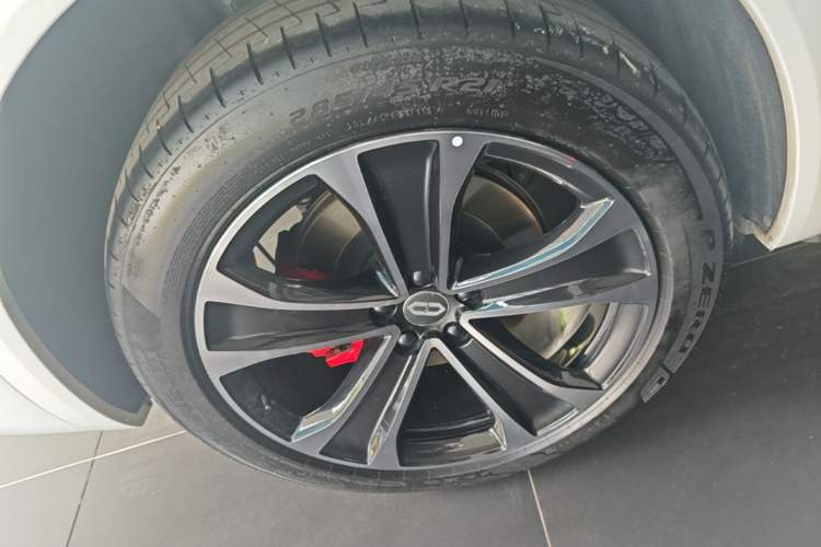Used Hima AITO M8 2025 Extended-Range Max+ Version 53.4 kWh 6-Seater Edition Right Rear Wheel Hub