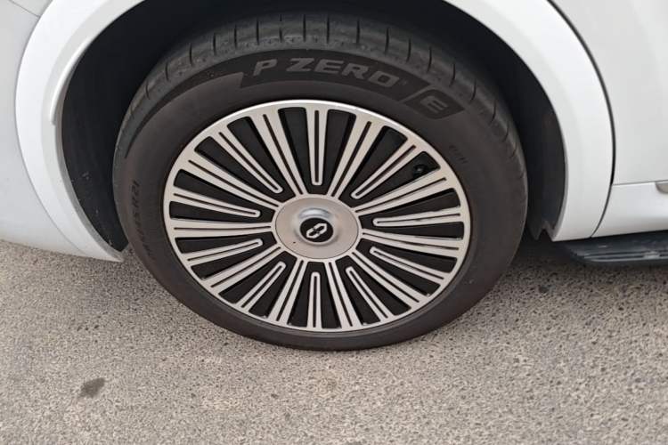 Used Hima AITO M8 2025 Extended-Range Ultra Version 53.4 kWh 6-Seater Edition Right Rear Wheel Hub