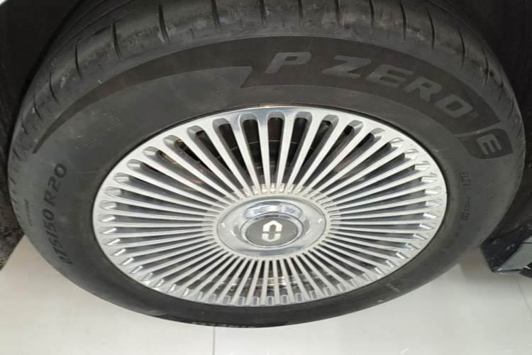 Used Hima AITO M8 2025 Extended-Range Max+ Version 53.4 kWh 6-Seater Edition Right Rear Wheel Hub