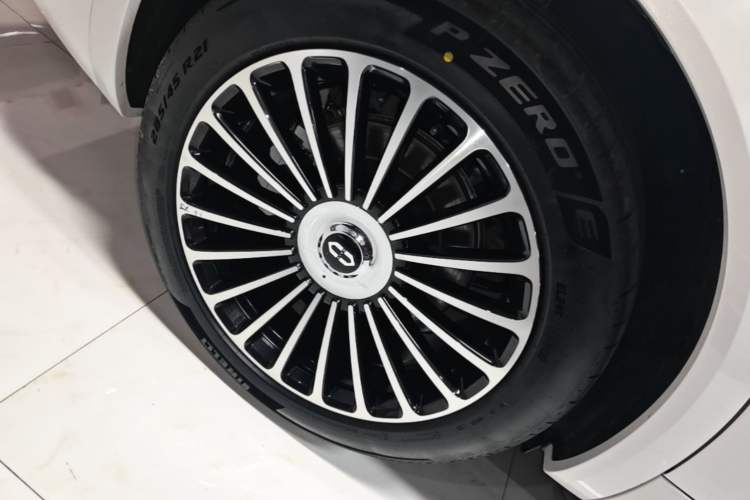 Used Hima AITO M8 2025 Extended-Range Ultra Version 53.4 kWh 6-Seater Edition Right Rear Wheel Hub