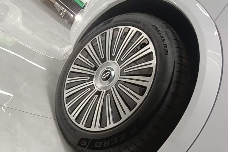 Used Hima AITO M8 2025 Extended-Range Ultra Version 53.4 kWh 5-Seater Edition Right Rear Wheel Hub