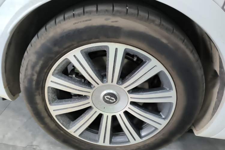 Used Hima AITO M8 2025 Extended-Range Max+ Version 53.4 kWh 5-Seater Edition Right Rear Wheel Hub