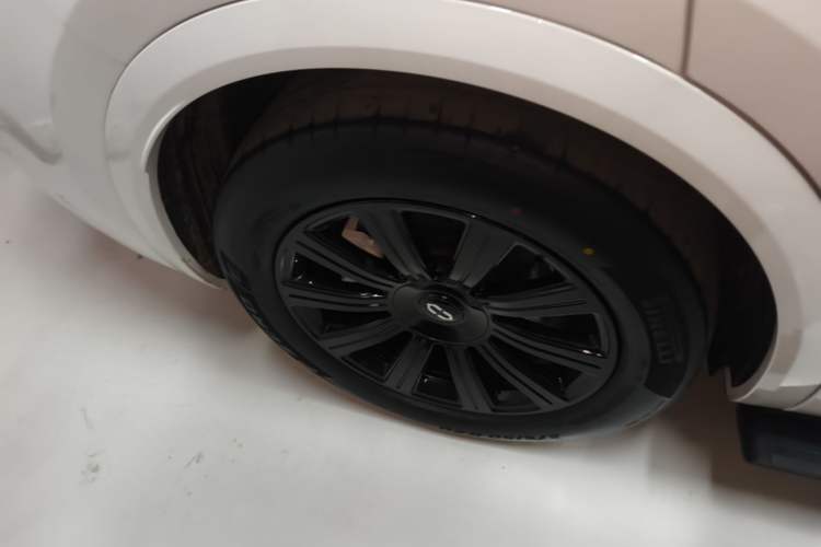 Used Hima AITO M8 2025 Extended-Range Max+ Version 53.4 kWh 6-Seater Edition Right Rear Wheel Hub