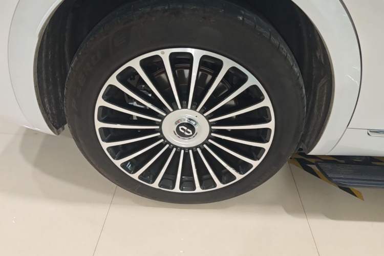 Used Hima AITO M8 2025 Model, Pure Electric Max+ Six-Seat Long-Range Version Right Rear Wheel Hub