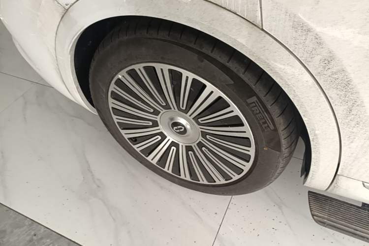 Used Hima AITO M8 2025 Extended-Range Ultra Version 53.4 kWh 5-Seater Edition Right Rear Wheel Hub