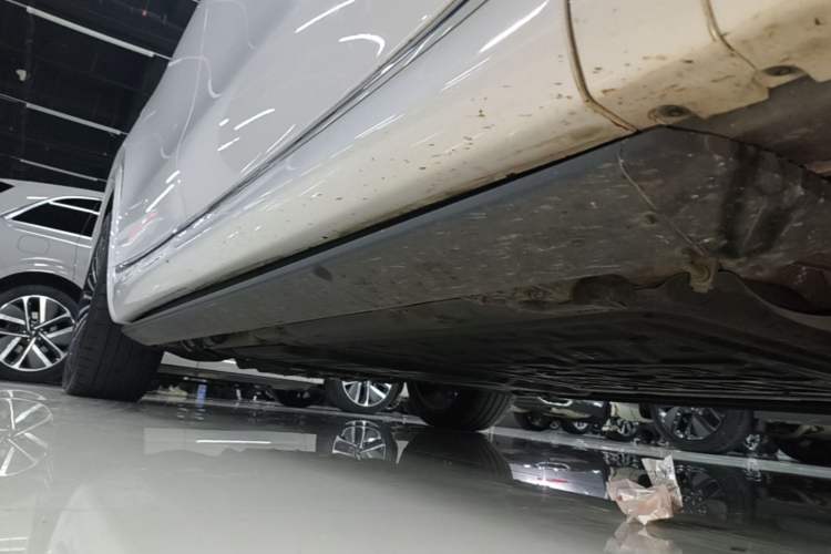 Used Hima AITO M8 2025 Extended-Range Max+ Version 53.4 kWh 6-Seater Edition Right Side Sill