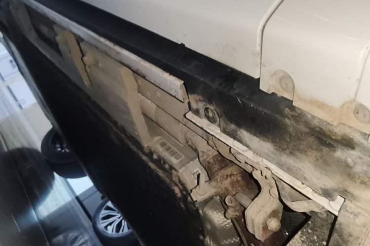 Used Hima AITO M8 2025 Extended-Range Max+ Version 53.4 kWh 5-Seater Edition Right Side Sill