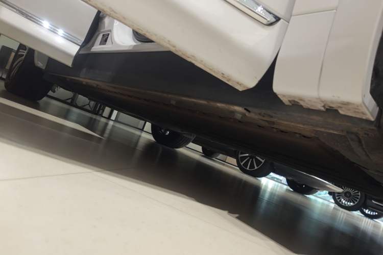 Used Hima AITO M8 2025 Model Pure Electric Max+ Five-Seat Long-Range Version Right Side Sill