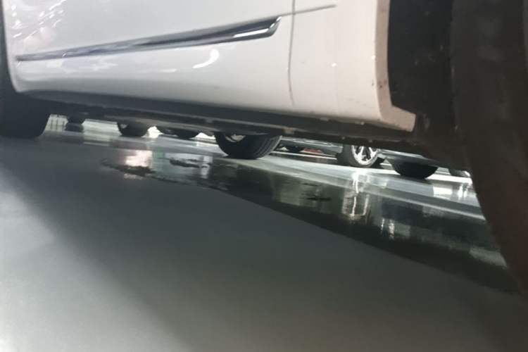 Used Hima AITO M8 2025 Model Pure Electric Max+ Five-Seat Long-Range Version Right Side Sill