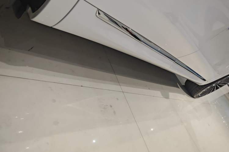 Used Hima AITO M8 2025 Extended-Range Max Version 37 kWh 6-Seater Right Side Sill