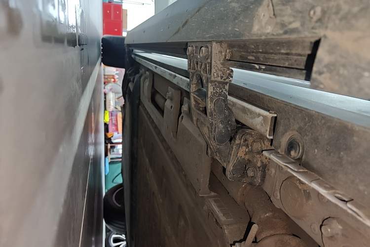 Used Hima AITO M8  Right Side Sill
