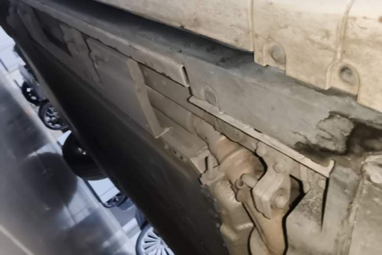 Used Hima AITO M8 2025 Extended-Range Max+ Version 53.4 kWh 5-Seater Edition Right Side Sill