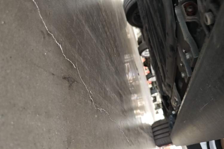 Used Hima AITO M8 2025 Extended-Range Ultra Version 53.4 kWh 6-Seater Edition Right Side Sill