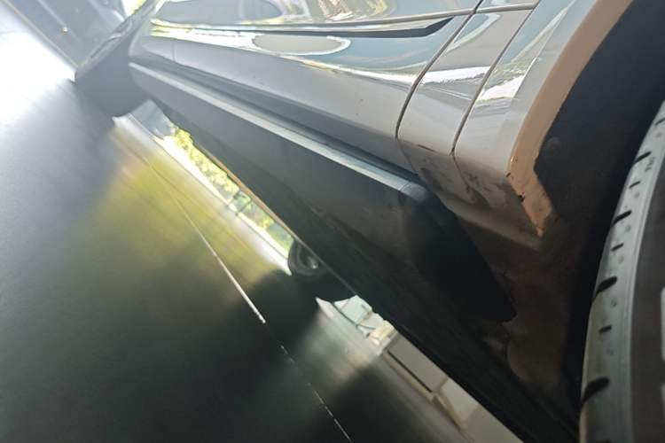 Used Hima AITO M8 2025 Extended-Range Max+ Version 53.4 kWh 6-Seater Edition Right Side Sill