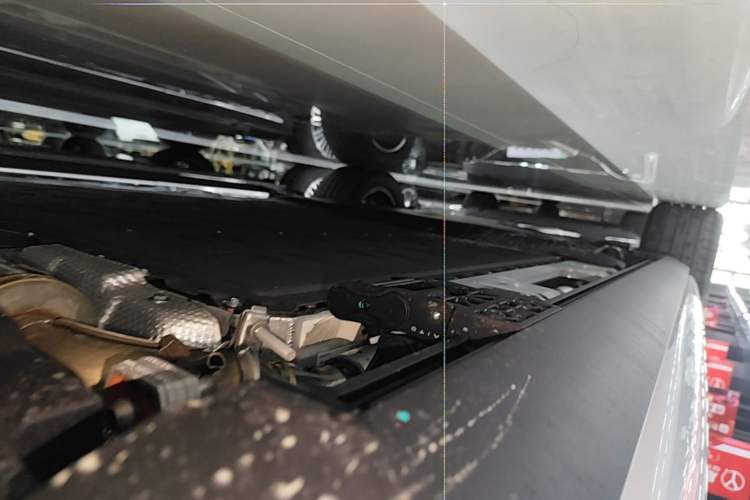 Used Hima AITO M8 2025 Extended-Range Max Version 37 kWh 5-Seater Right Side Sill