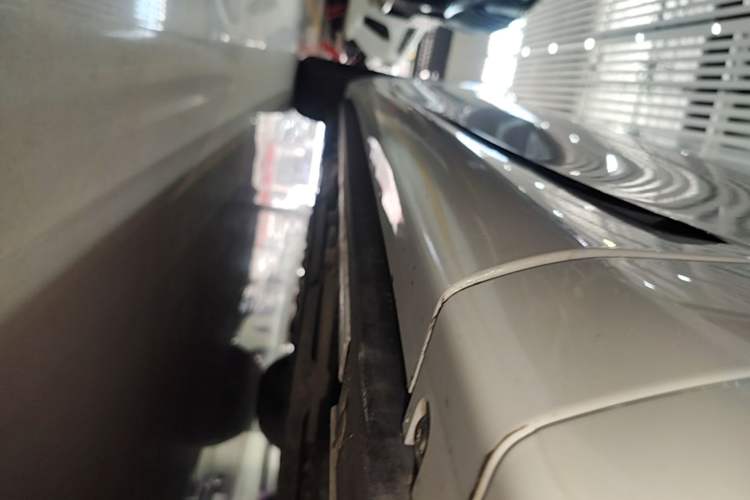 Used Hima AITO M8 2025 Extended-Range Max+ Version 53.4 kWh 6-Seater Edition Right Side Sill