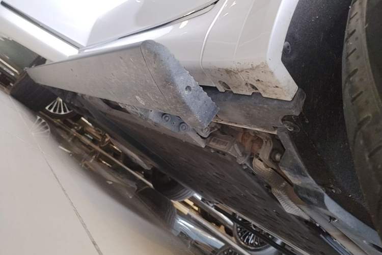 Used Hima AITO M8 2025 Extended-Range Max+ Version 53.4 kWh 6-Seater Edition Right Side Sill