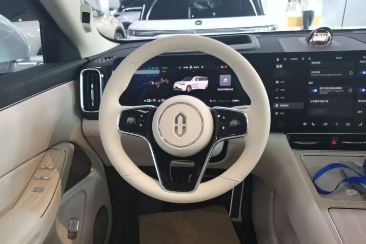 Used Hima AITO M8 2025 Extended-Range Max+ Version 53.4 kWh 5-Seater Edition Steering Wheel