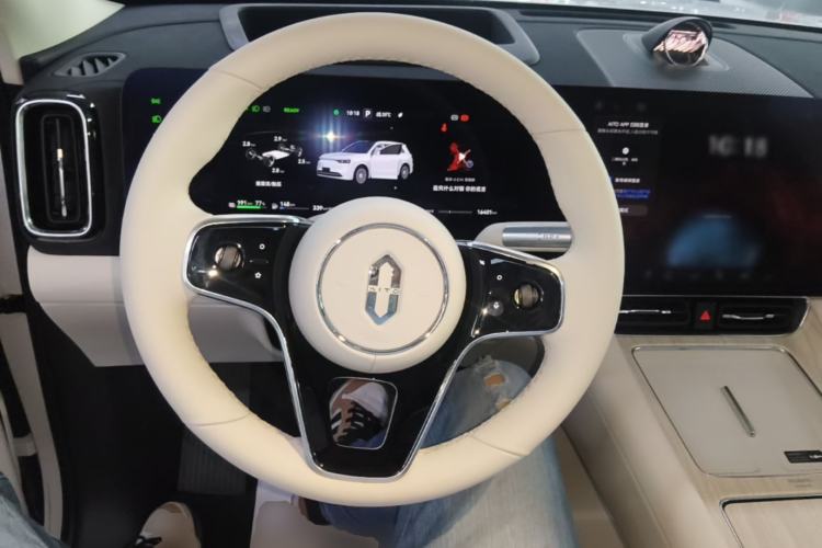 Used Hima AITO M8 2025 Extended-Range Max+ Version 53.4 kWh 5-Seater Edition Steering Wheel
