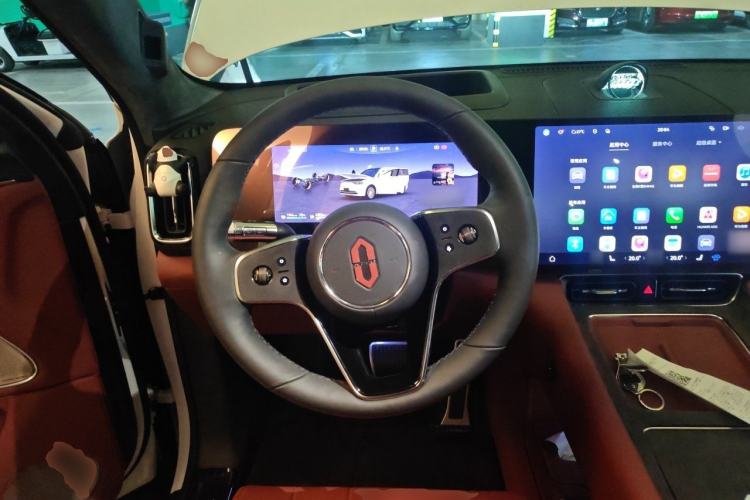 Used Hima AITO M8 2025 Extended-Range Max+ Version 53.4 kWh 6-Seater Edition Steering Wheel