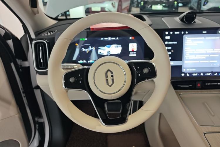 Used Hima AITO M8 2025 Extended-Range Max+ Version 53.4 kWh 6-Seater Edition Steering Wheel