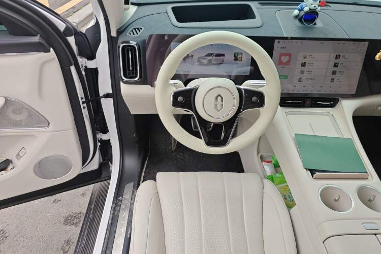 Used Hima AITO M8 2025 Extended-Range Max+ Version 53.4 kWh 6-Seater Edition Steering Wheel