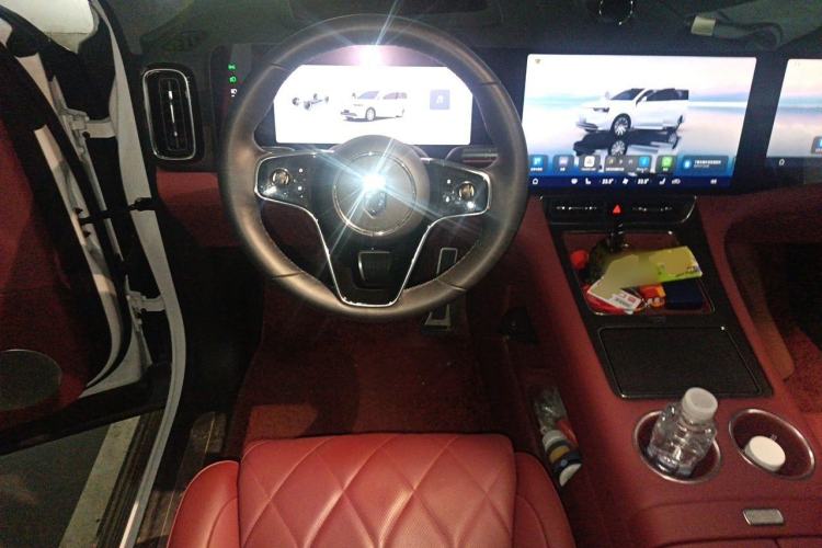 Used Hima AITO M8 2025 Extended-Range Max+ Version 53.4 kWh 5-Seater Edition Steering Wheel