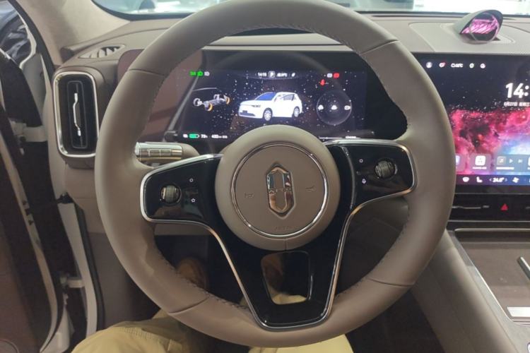 Used Hima AITO M8 2025 Model Pure Electric Max+ Five-Seat Long-Range Version Steering Wheel