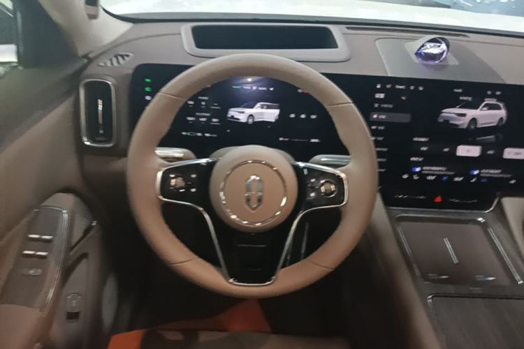 Used Hima AITO M8 2025 Model Pure Electric Max+ Five-Seat Long-Range Version Steering Wheel