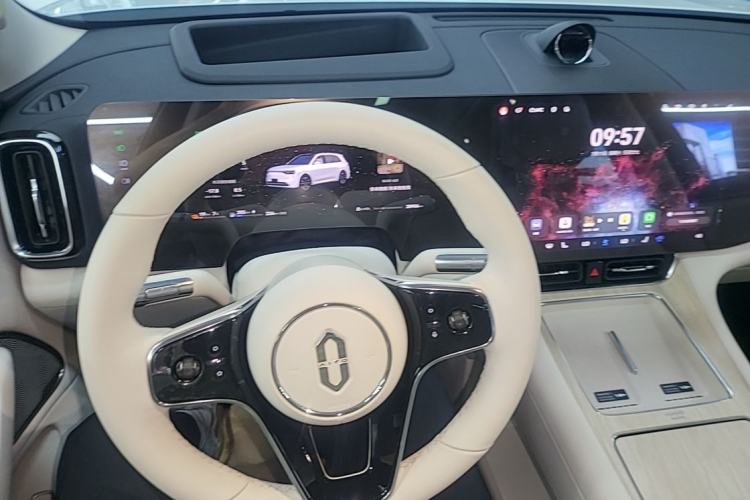 Used Hima AITO M8 2025 Extended-Range Max+ Version 53.4 kWh 6-Seater Edition Steering Wheel