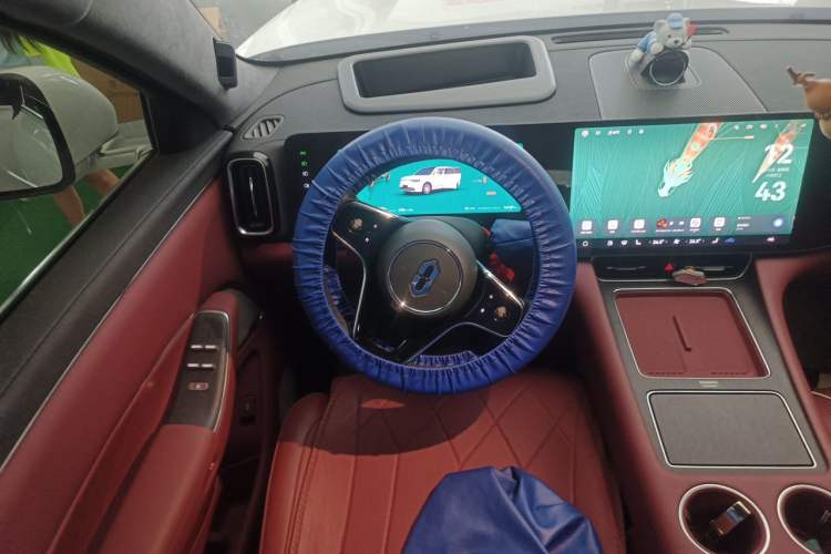 Used Hima AITO M8 2025 Extended-Range Ultra Version 53.4 kWh 6-Seater Edition Steering Wheel