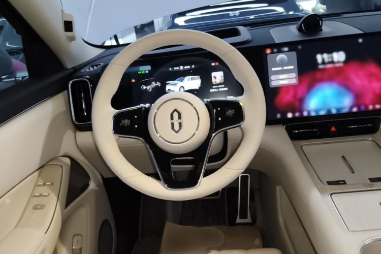 Used Hima AITO M8 2025 Extended-Range Max+ Version 53.4 kWh 5-Seater Edition Steering Wheel