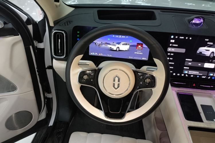 Used Hima AITO M8 2025 Extended-Range Max+ Version 53.4 kWh 6-Seater Edition Steering Wheel