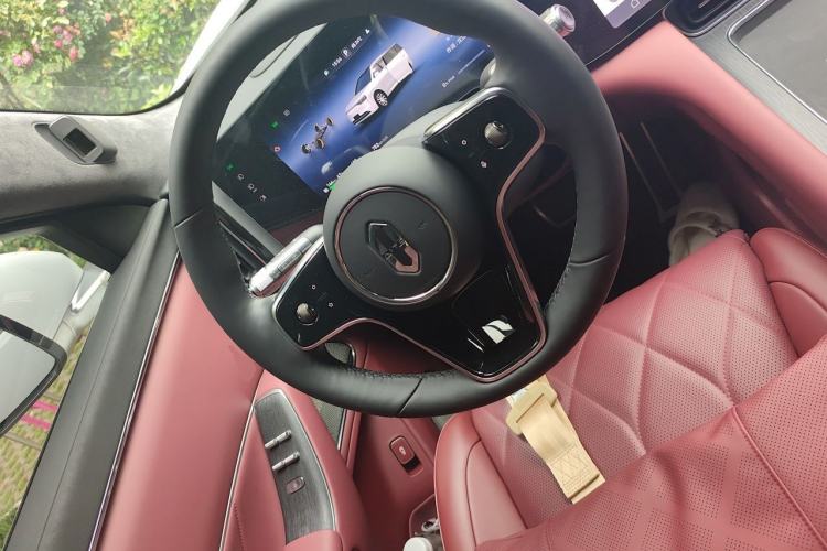 Used Hima AITO M8 2025 Extended-Range Max+ Version 53.4 kWh 5-Seater Edition Steering Wheel