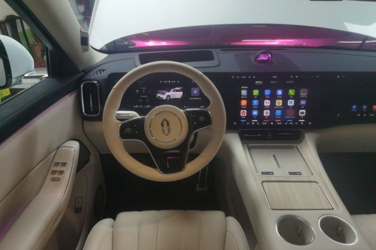 Used Hima AITO M8 2025 Extended-Range Max+ Version 53.4 kWh 6-Seater Edition Steering Wheel