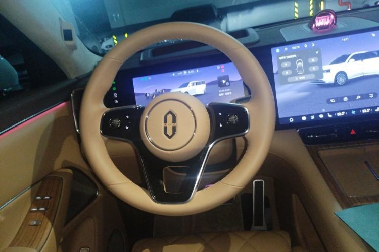 Used Hima AITO M8 2025 Extended-Range Ultra Version 53.4 kWh 6-Seater Edition Steering Wheel